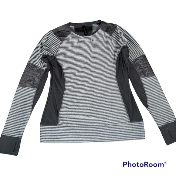 Mondetta Tops - Mondetta Women Striped Long Sleeve top Size Medium Gray.